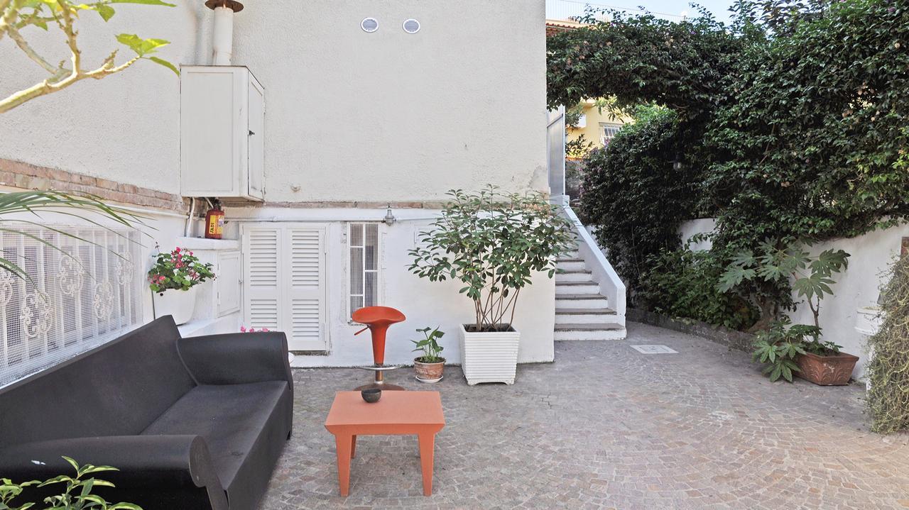 Residenza Le Rose Villa D'Arte Naples Room photo